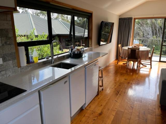 Treetops Cottage At The Castle Whitianga Dış mekan fotoğraf